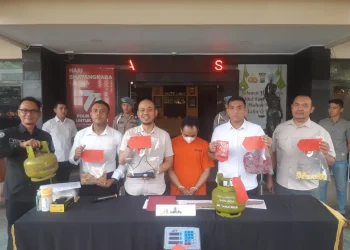 Satreskrim Polresta Malang Kota membongkar praktek LPG oplosan di Kota Malang.
