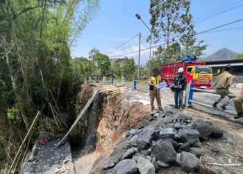 Pembangunan plengsengan di jalan penghubung Mojorejo - Pendem Kota Batu mulai diproses.
