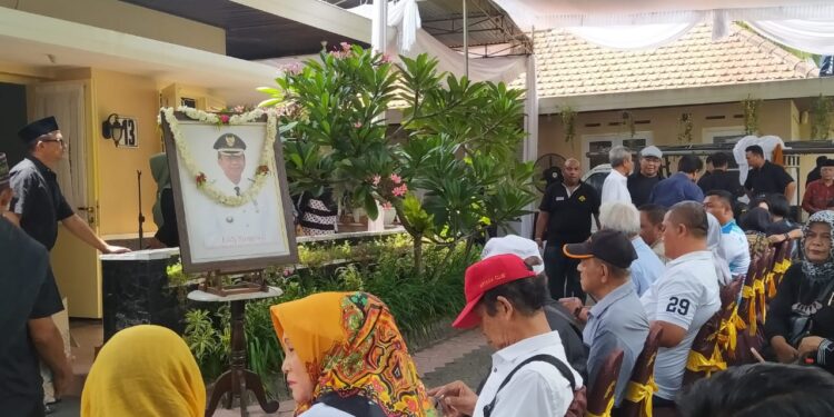 Suasana rumah duka mendiang Eddy Rumpoko di Kota Batu, Jawa Timur.