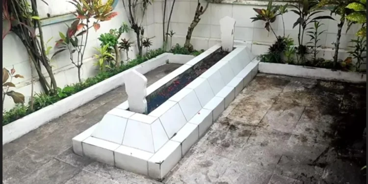Potret makam Raden panji pulang jiwo.