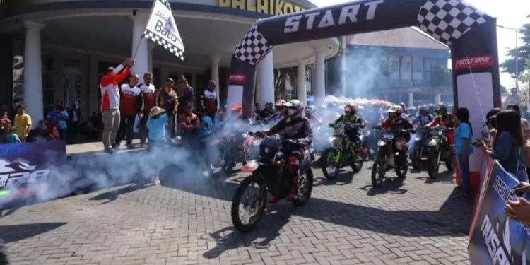 Pj Wali Kota Batu, Aries Agung Paewai, saat membuka event sport tourism. Event-event seperti ini mampu mendongkrak kunjungan wisatawan.