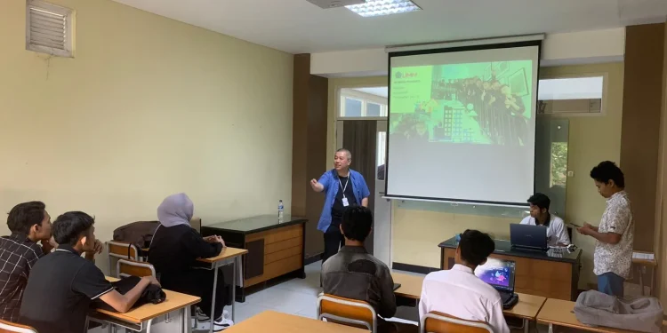 Dr Pinpin Bhaktiar CPM Asia saat memberikan materi di kelas praktisi mengajar D4 Bisnis Properti, Fakultas Vokasi UMM.