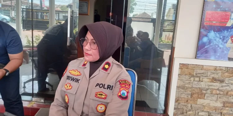 Kapolsek Dau, Kompol Triwik Winarni.