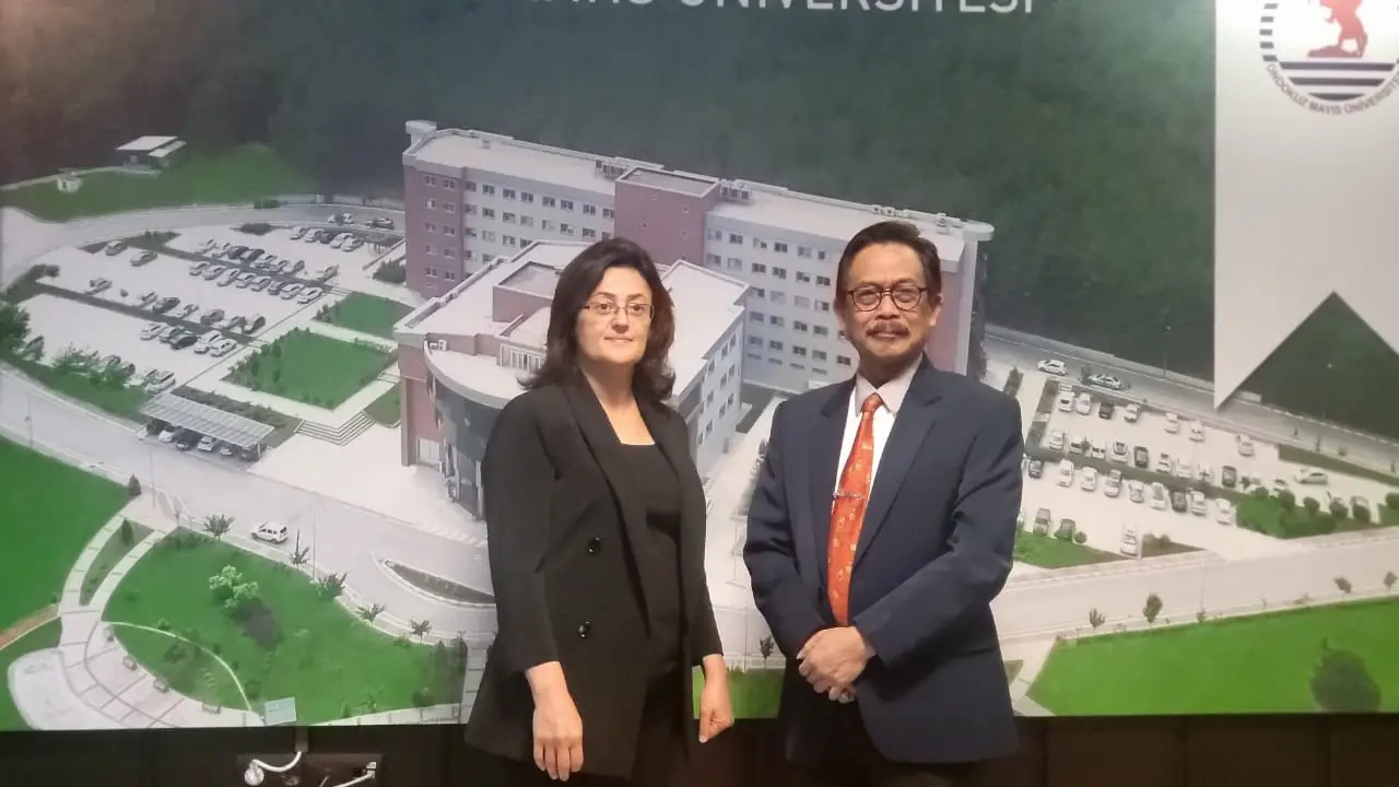 Kunjungan Rektor UIN Malang bersama rombongan di Universitas Ondokuz Mayiz Turki.