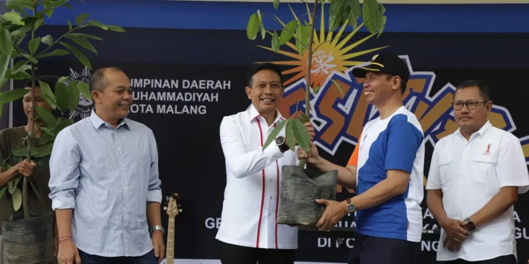 Pj Wali Kota Malang hadir di peringatan Milad Muhammadiyah ke 111 di Balaikota Malang.