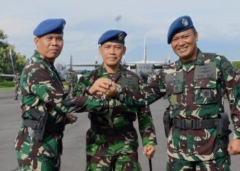 Kolonel Pnb Subhan (tengah) korban insiden kecelakaan pesawat TNI AU pernah memimpin misi kemanusiaan ke Gaza, Palestina.