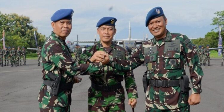 Kolonel Pnb Subhan (tengah) korban insiden kecelakaan pesawat TNI AU pernah memimpin misi kemanusiaan ke Gaza, Palestina.