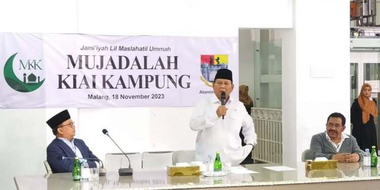 Prabowo Subianto memaparkan gagasan di hadapan ratusan kiai dalam diskusi capres bersama Mujadalah Kiai Kampung (MKK) se-Indonesia di Kastil Atamimi Palace, Puncak Tidar, Malang (M Sholeh)