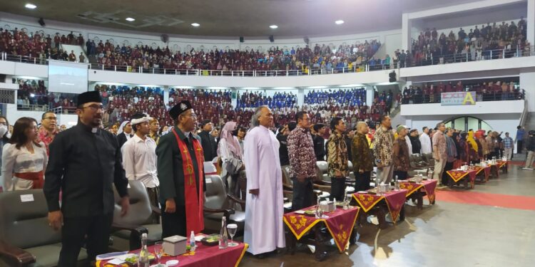 Tokoh dan pemuda lintas agama menyerukan semangat persatuan dan tolerandi dalam kegiatan Geregah Taruna Nusantara di Dome UMM. Foto: Azmy