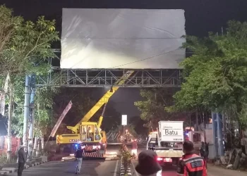 reklame bando di kota Batu