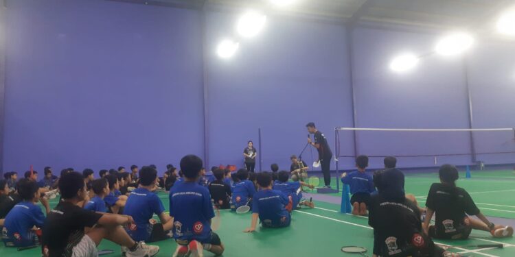 Coaching Clinic badminton di Kota Malang