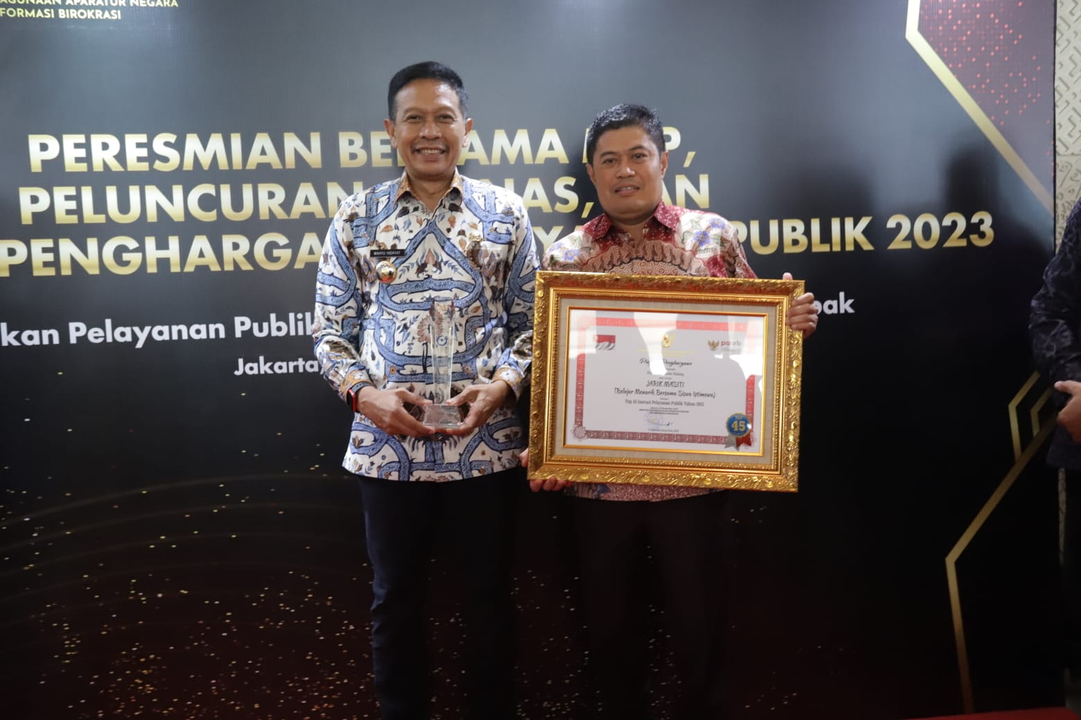 Pj Wali Kota Malang bersama Kadisdikbud 