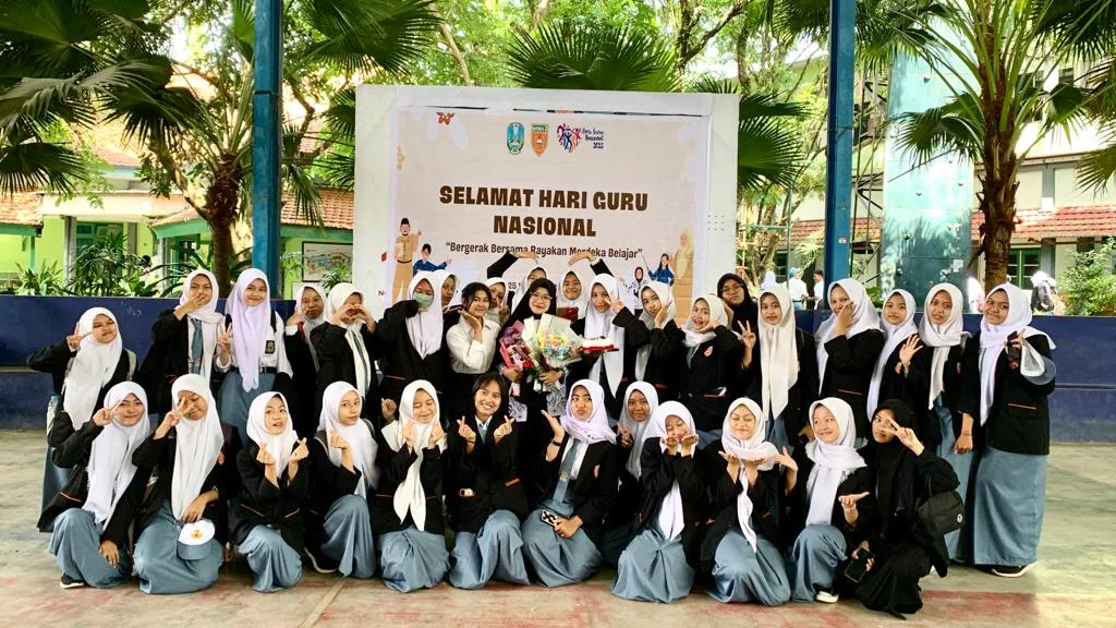 Siswa Siswi pada Hari Guru