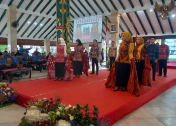 Peragaan busana batik
