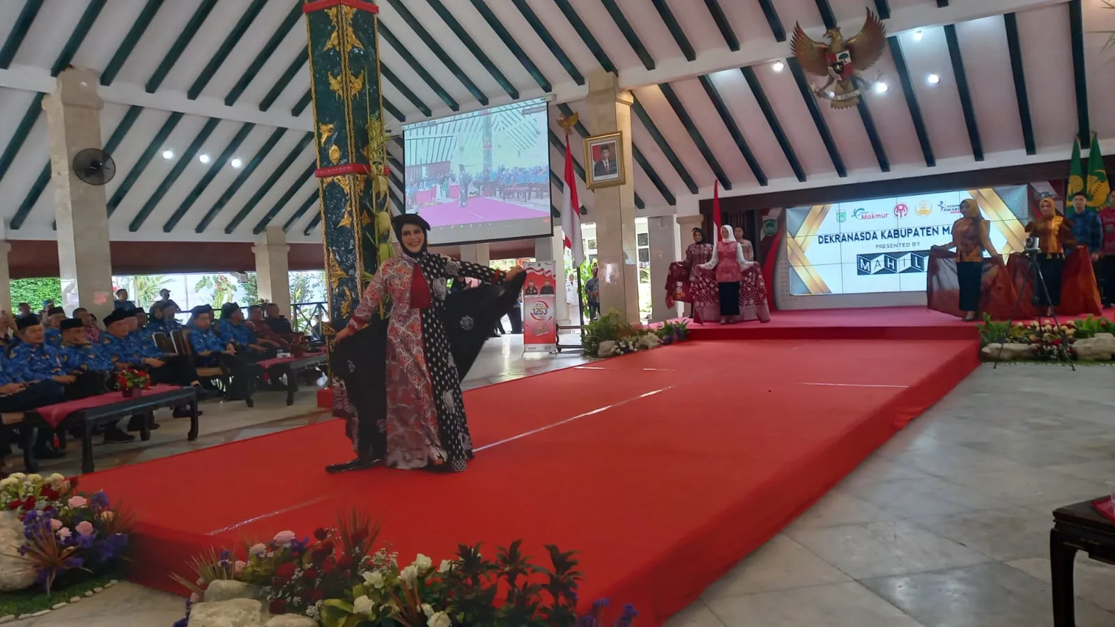 Peragaan busana batik