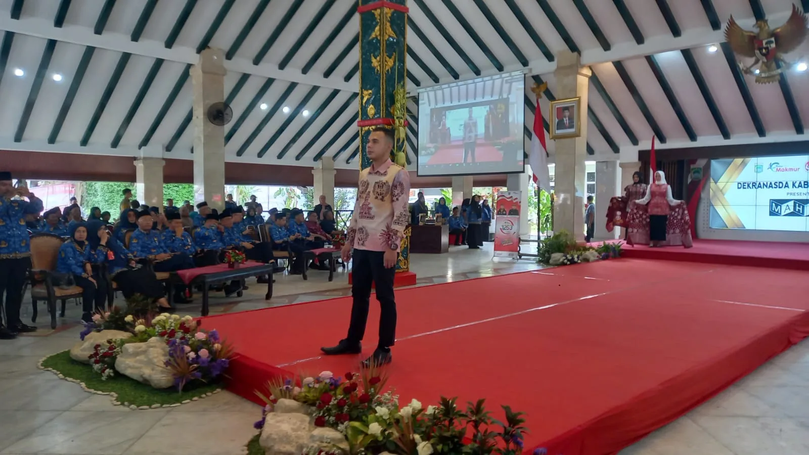 Peragaan busana batik