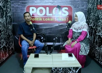 Fajrus Sidiq (kiri), host podcast Polos, bersama Dr Novi Utami S.PD, M,H (kanan).
