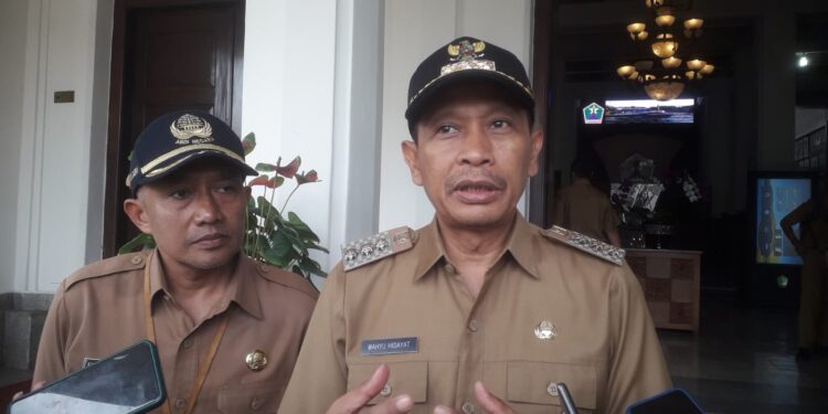 Pj Wali Kota Malang, Wahyu Hidayat menjelaskan telah mengirim usulan terkait kenaikan UMK Kota Malang 2024 ke Gubernur Jatim.