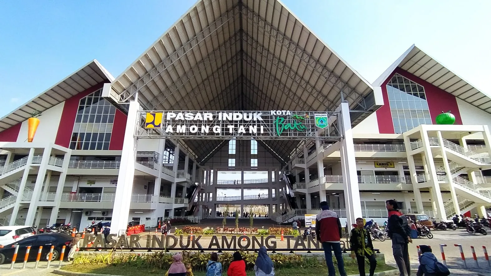 Pasar Induk Among Tani, pusat perekonomian warga Kota Batu telah rampung pada 2023.