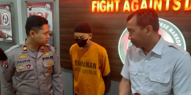 Tersangka pengedar sabu akui dapat pasokan dari Surabaya.