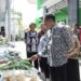 Pj Wali Kota Malang buka giat pasar murah di halaman kantor kecamatan lowokwaru.