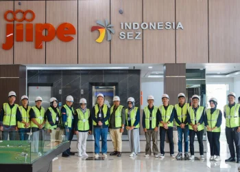Mahasiswa D4 Bisnis Properti langsungkan kunjungan kerja di JIIPE Gresik.