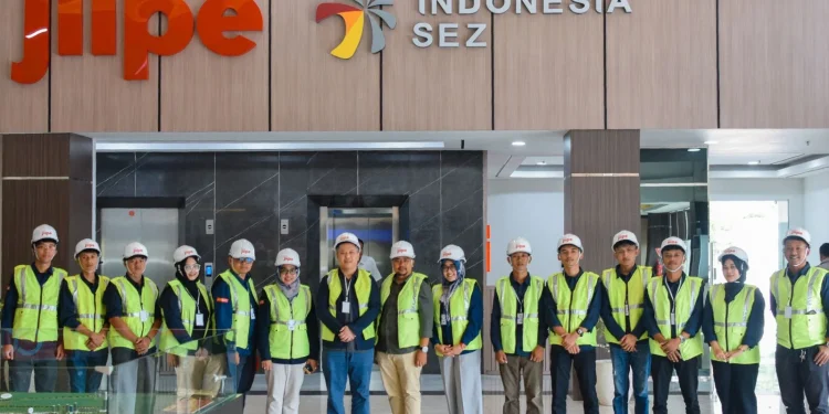 Mahasiswa D4 Bisnis Properti langsungkan kunjungan kerja di JIIPE Gresik.
