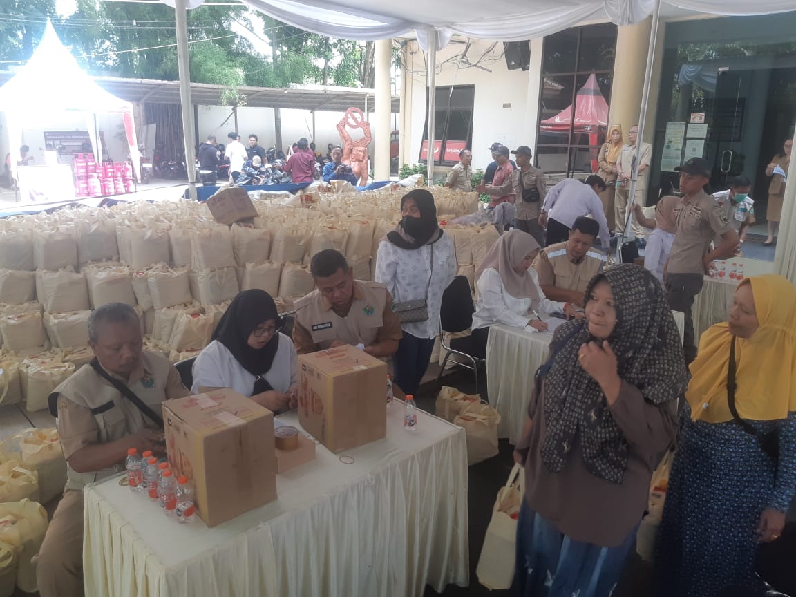Animo masyarakat dalam program Pasar Murah dari Pemkot Malang.