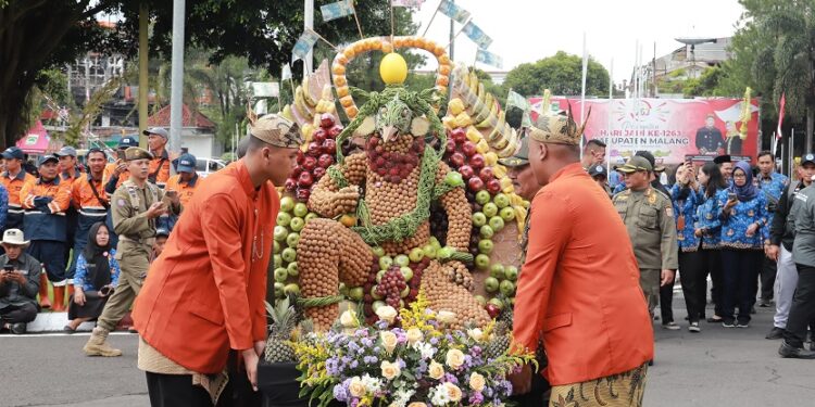 Jolen berbentuk Garudeya yang diarak di perayaan Hari Jadi ke-1263 Kabupaten Malang.