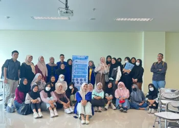 Kelompok 3, mahasiswa Ilmu Kesehatan Masyarakat UM lakukn sosialisasi tentang ISPA.