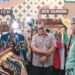 Pj Wali Kota Batu Aries Agung Paewai saat mengunjungi sejumlah stan peserta Expo Pariwisata dan Ekonomi Kreatif Nusantara 2023' yang digelar di Balai Kota Among Tani, Kamis (16/11/2023).