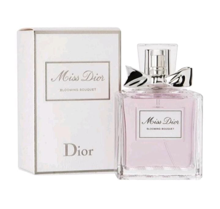 Potret Parfum Miss dior absolutely blooming woman. 