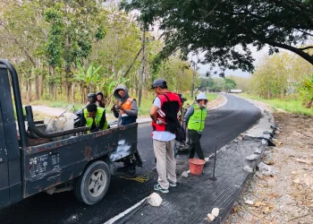 Perbaikan jalan Karangkates-Modangan.