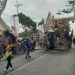 Tak hanya kostum, para peserta juga totalitas mendekorasi kendaraan yang digunakan.