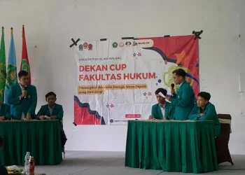 Lomba debat sebagai rangkaian Dekan Cup Dies Natalies FH Unisma.