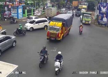 Kondisi arus lalu lintas di Simpang 4 LA Sucipto, Kota Malang (Tangkapan layar CCTV)