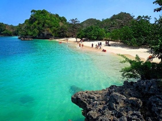 Pantai Gatra, wisata pantai di Kabupaten Malang. 