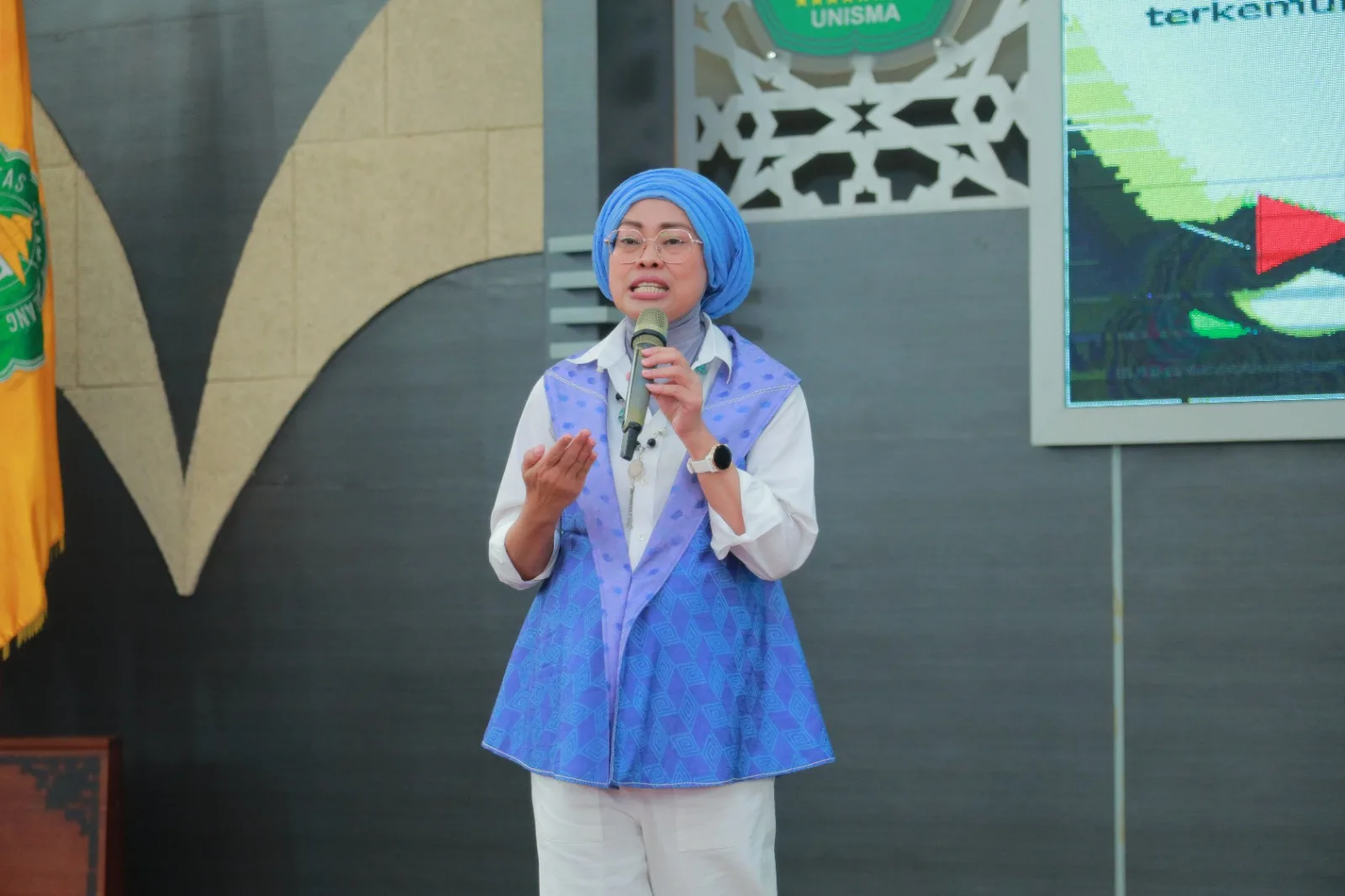 Ismirani Saputri selaku Kepala Kantor OJK Malang.