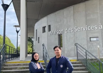Mahasiswa Polinema yakni Aisyahrani dan Naufal berfoto di UPHF.