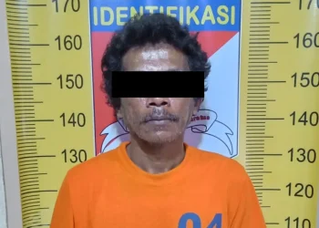 Tersangka BR usai diamankan petugas.