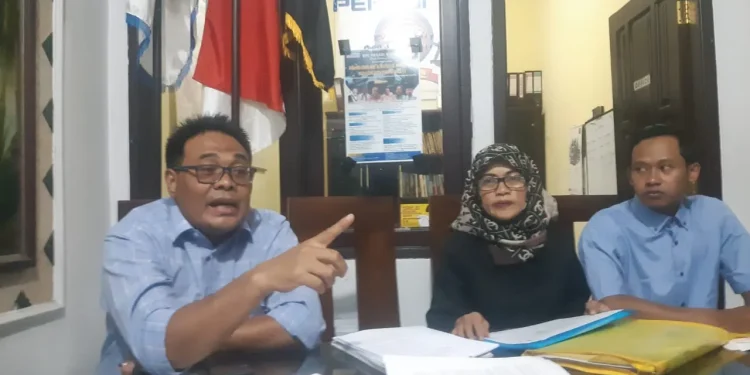Ibu di Kota Malang melalui kuasa hukumnya, Sumardhan menuntut hak asuh anaknya.