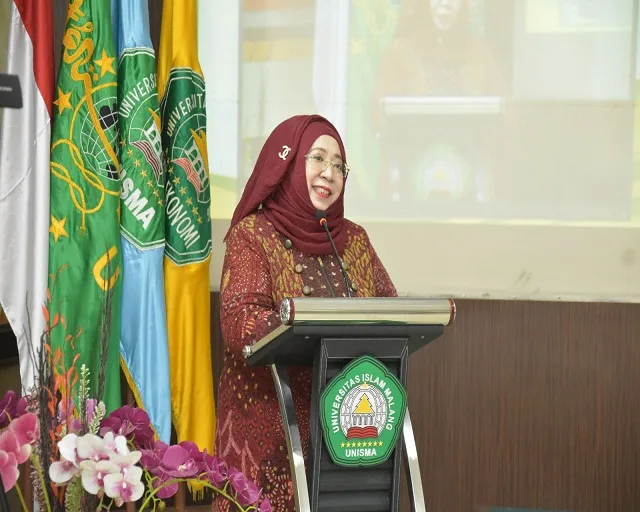 Dekan FEB UNISMA, Nur Diana, SE., M.Si saat memberikan sambutan. 