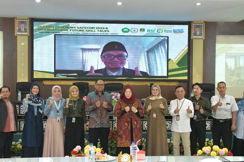 Foto bersama para pemateri dengan Dekan FEB UNISMA, Nur Diana, SE., M.Si. 