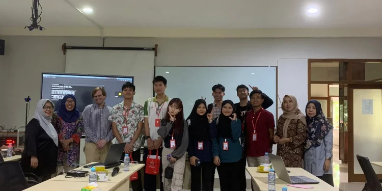 Peserta LMDP bersama mahasiswa international credit transfer STIE Malangkucecwara.