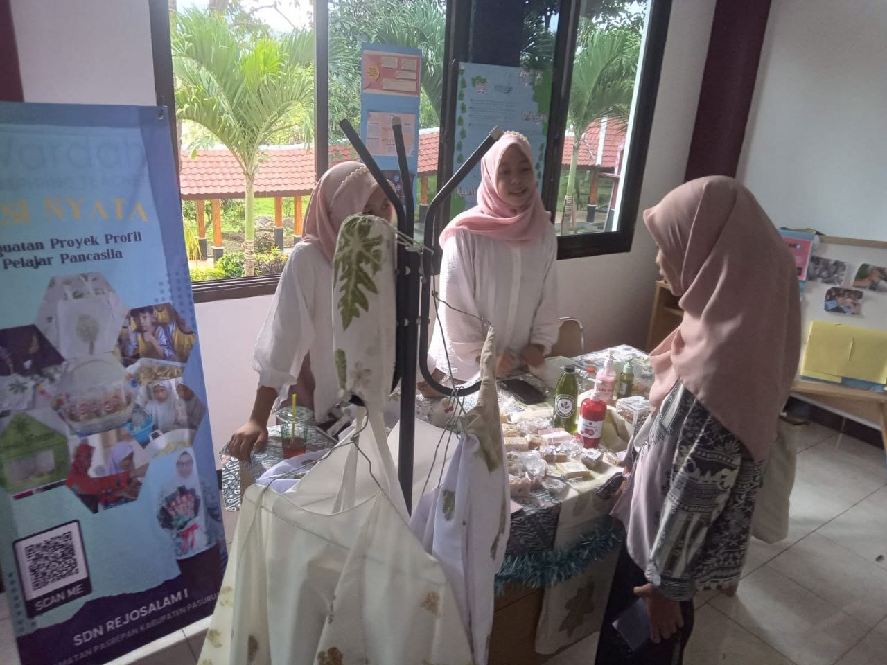 Para guru saat berbagi praktik baik di ajang Festival Pameran Karya pada Minggu (3/12/2023) kemarin di Balai Besar Guru Penggerak Provinsi Jawa Timur. 