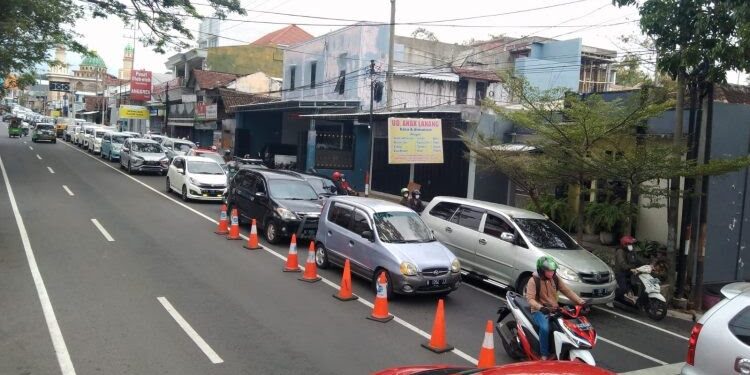 Ilustrasi kemacetan di ruas jalan Simpang Pendem Kota Batu.