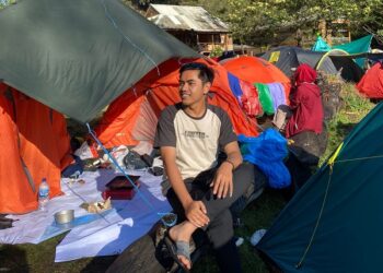 Faisol, mahasiswa malang yg sedang menjalani camping bersama teman temanya.