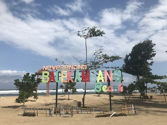 Pantai Balekambang, wisata pantai di Kabupaten Malang. 