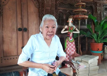 Agung Shinta, tokoh aktivis dan budayawan senior di Kota Batu saat ditemui tugumalang.id di rumahnya