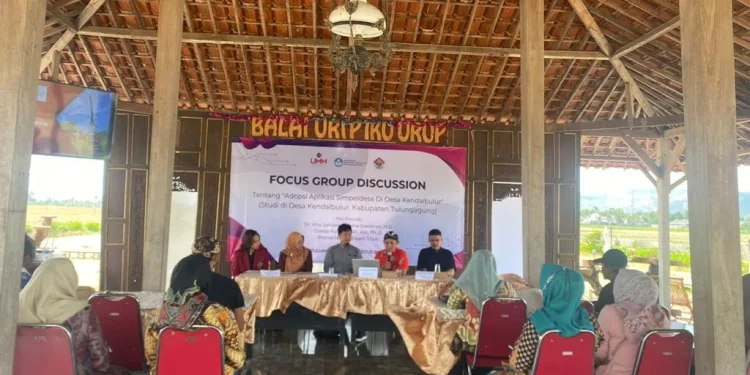FGD yang dilakukan tim penelitian di desa digital Desa Kendalbulur, Tulungagung.
